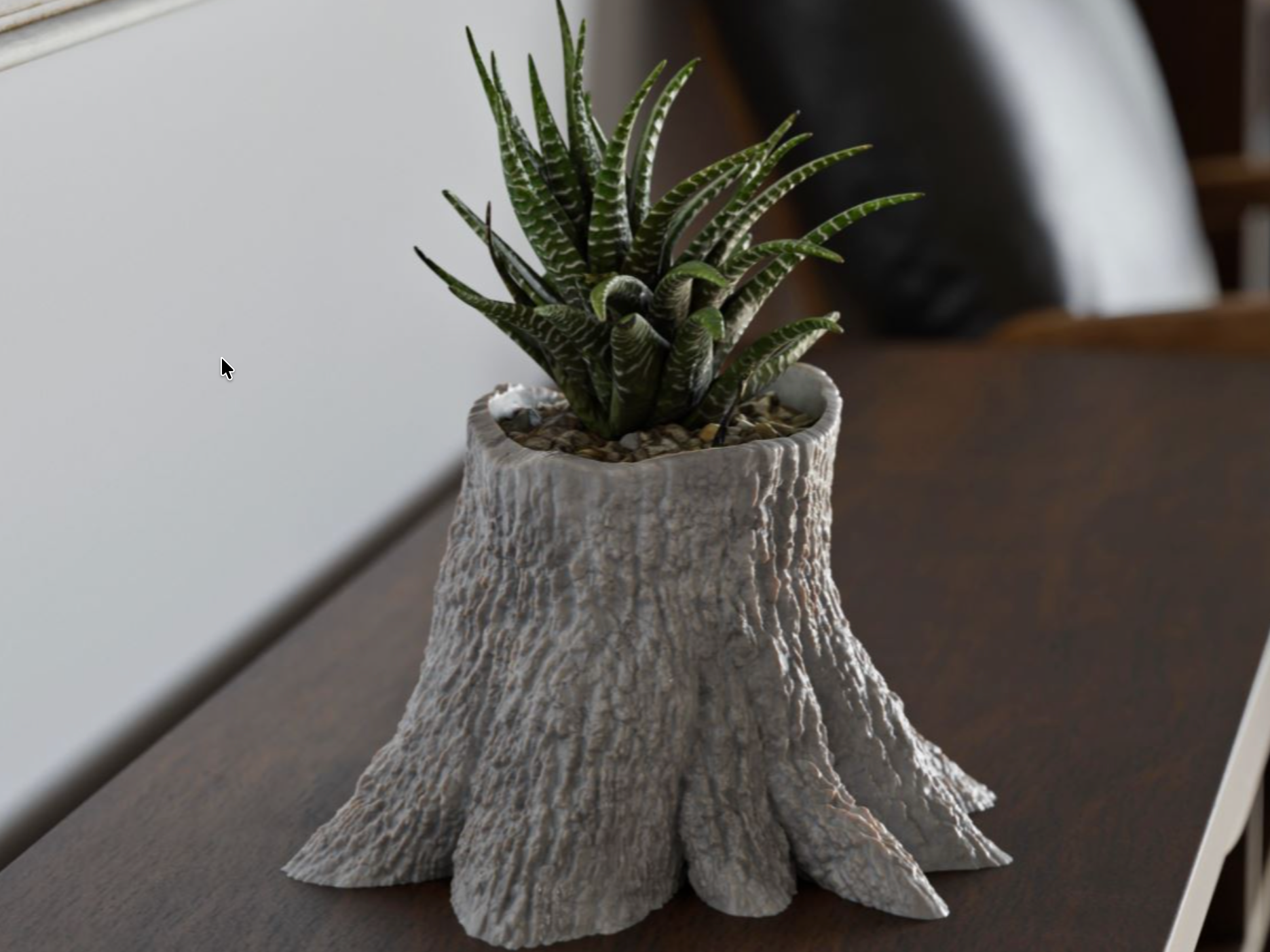 Tree stump pot